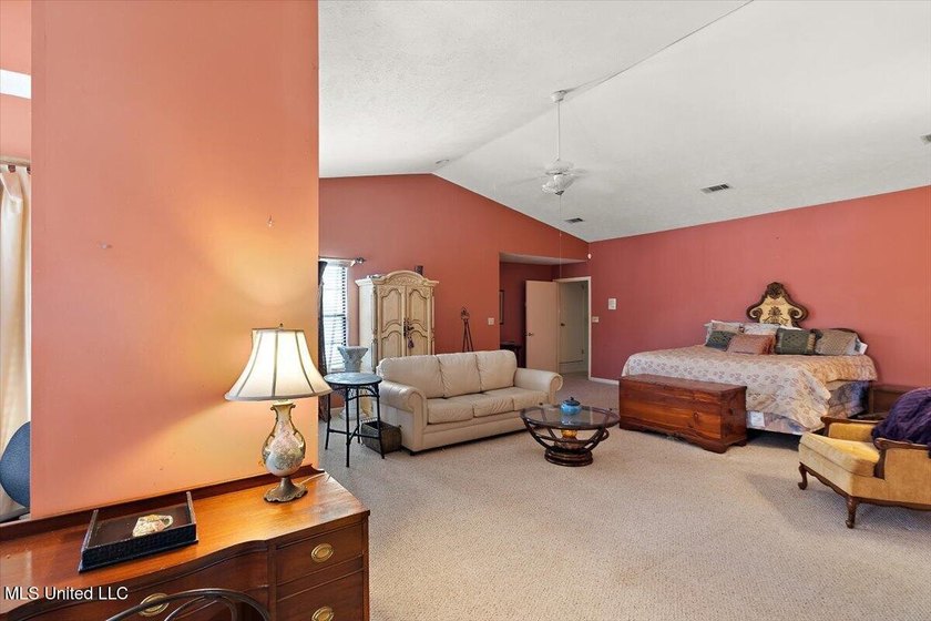 The ultimate space for hosting gatherings or relaxing in style - photo 12