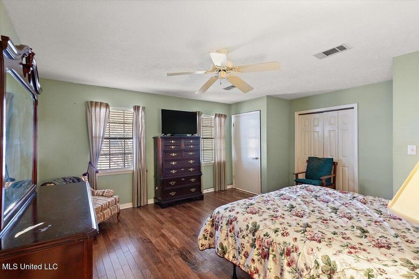 The ultimate space for hosting gatherings or relaxing in style - photo 16