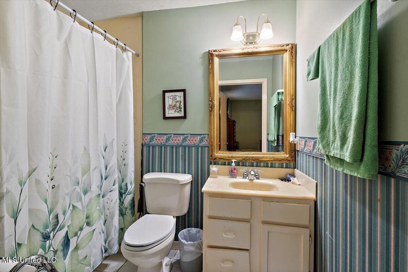 The ultimate space for hosting gatherings or relaxing in style - photo 17