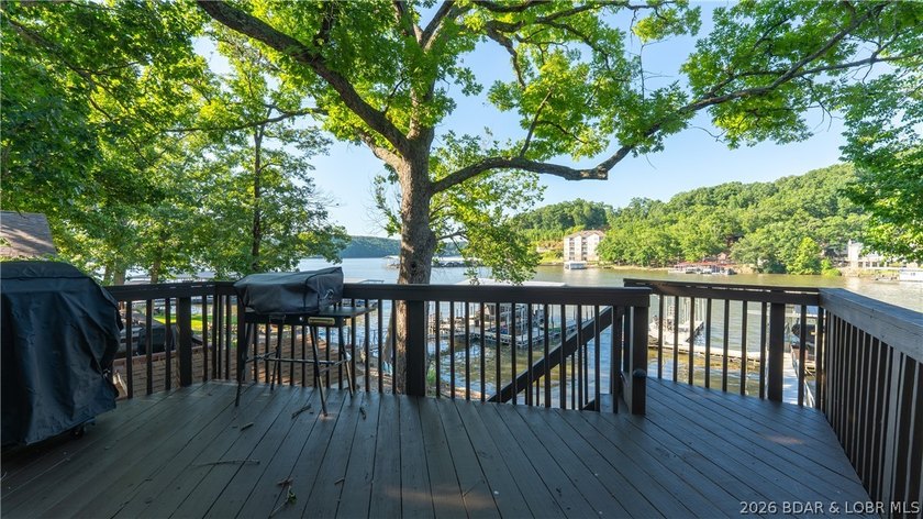 Lakefront living with a gentle walk to the water, deep water - photo 21