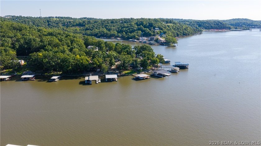 Lakefront living with a gentle walk to the water, deep water - photo 35