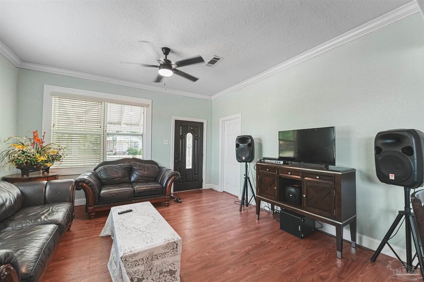 Welcome to 1101 E Baars St, a stunning fully renovated 3 bedroom - photo 8