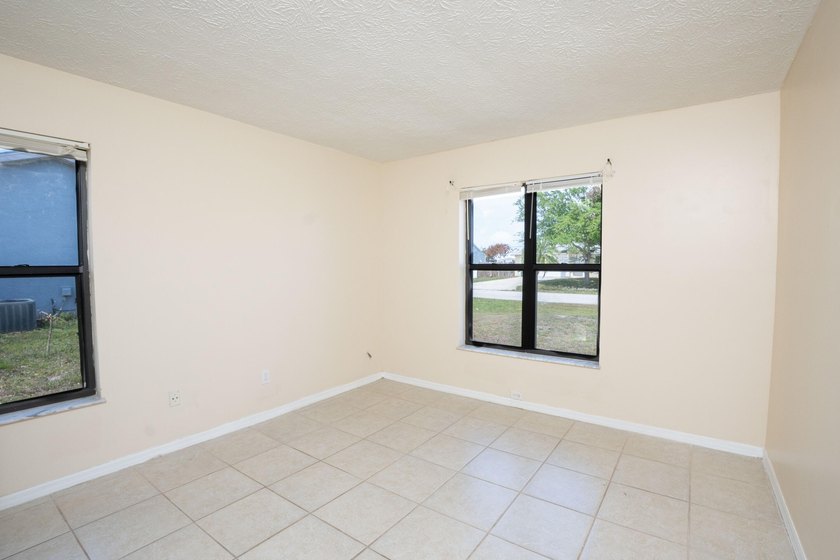 Move-in ready 3-bedroom, 2-bathroom home offering comfort - photo 21