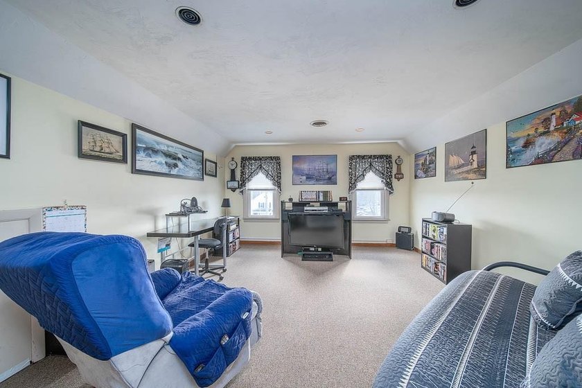 Exceptional mixed-use opportunity at 2919 Pawtucket Ave! Ideal - photo 39