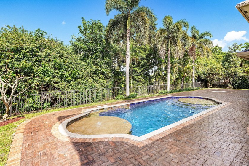 A Magnificent Estate nestled in the prestigious gated community - photo 46