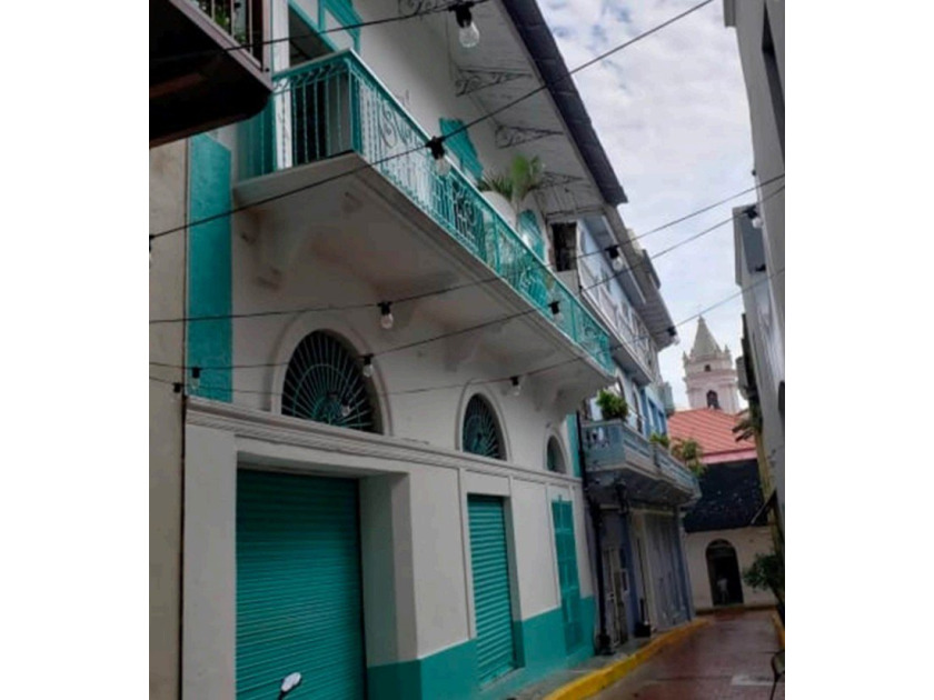Located on Calle Boquete, Casa del Baile features a 328 m2 lot - photo 3