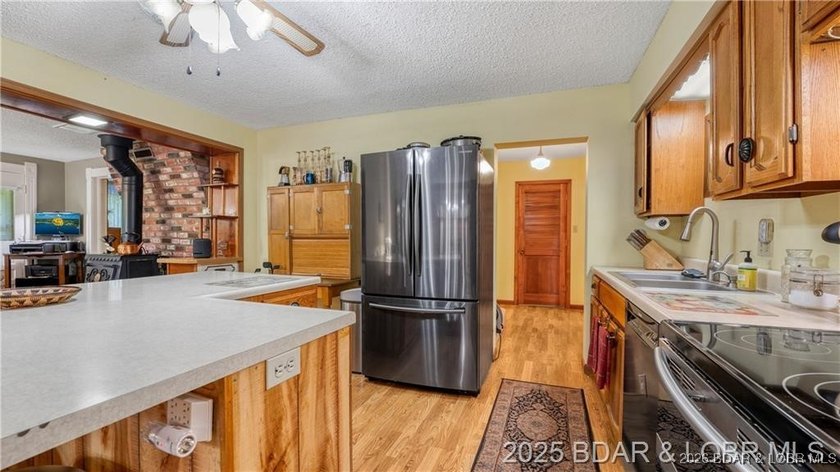 Own a piece of historic Old Linn Creek with this beautiful and - photo 5