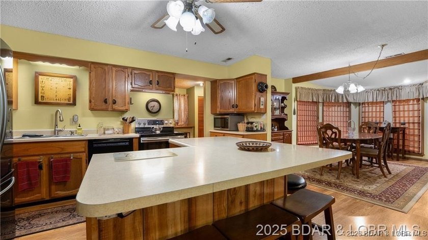 Own a piece of historic Old Linn Creek with this beautiful and - photo 6