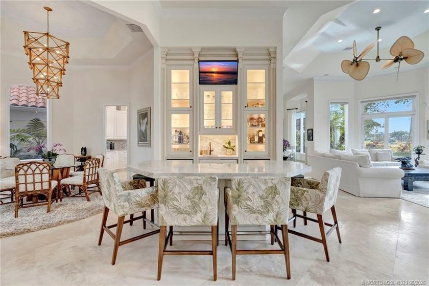 This elegant Sailfish Point estate is ideally positioned on the - photo 12