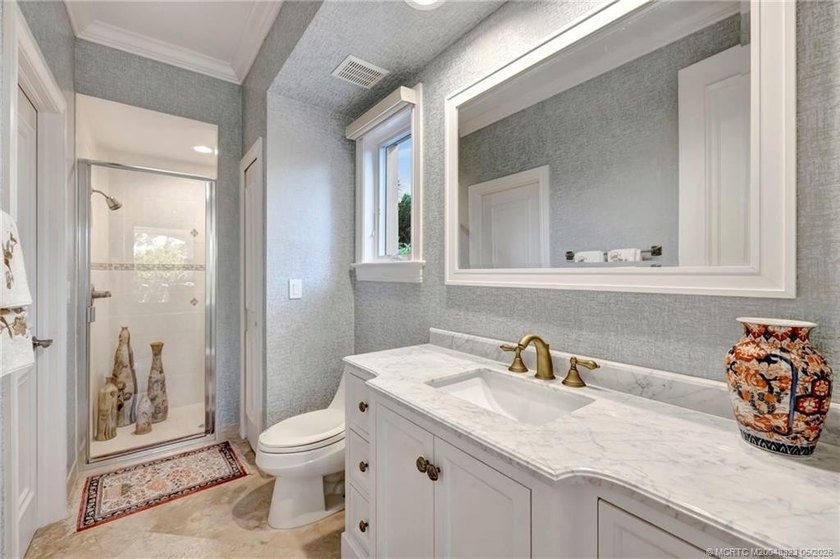 This elegant Sailfish Point estate is ideally positioned on the - photo 22