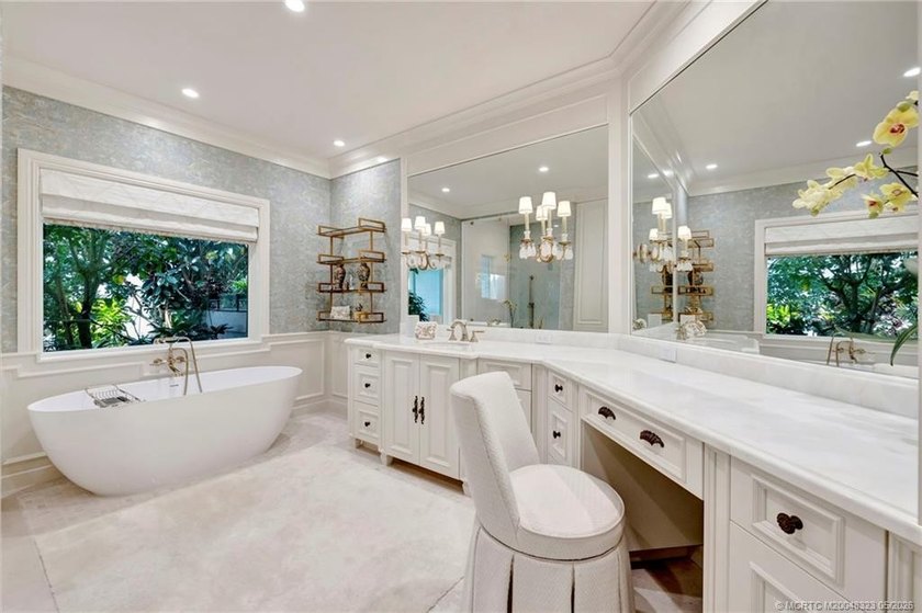 This elegant Sailfish Point estate is ideally positioned on the - photo 25