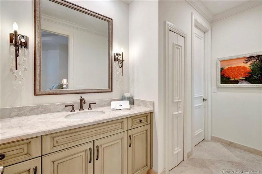 This elegant Sailfish Point estate is ideally positioned on the - photo 35