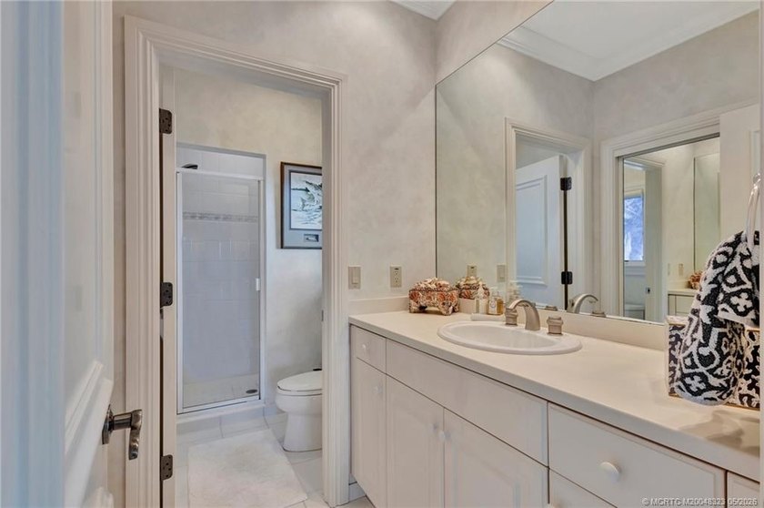 This elegant Sailfish Point estate is ideally positioned on the - photo 46