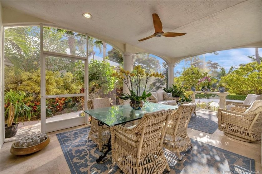 This elegant Sailfish Point estate is ideally positioned on the - photo 48