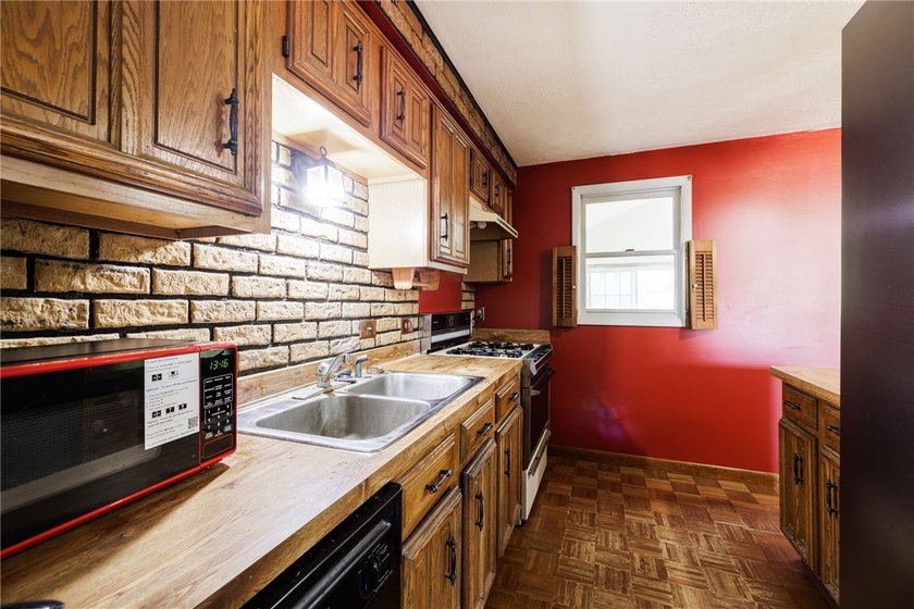Welcome to 28 Jamee Lane, located on a quiet neighborhood street - photo 9