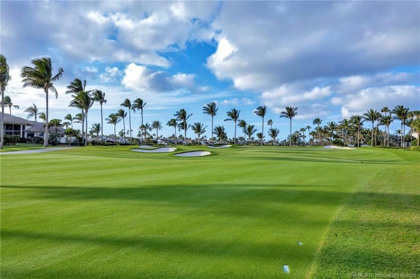 This elegant Sailfish Point estate is ideally positioned on the - photo 52
