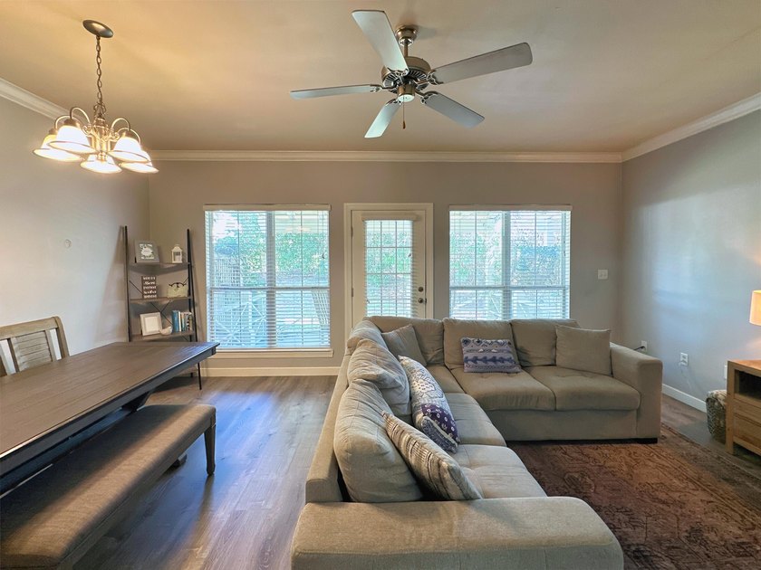 Located just off Main Street in Destin - this 3 bed, 2 bath - photo 11