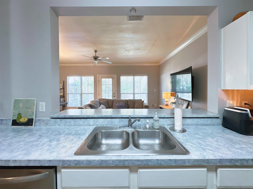 Located just off Main Street in Destin - this 3 bed, 2 bath - photo 18