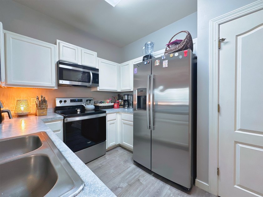 Located just off Main Street in Destin - this 3 bed, 2 bath - photo 20