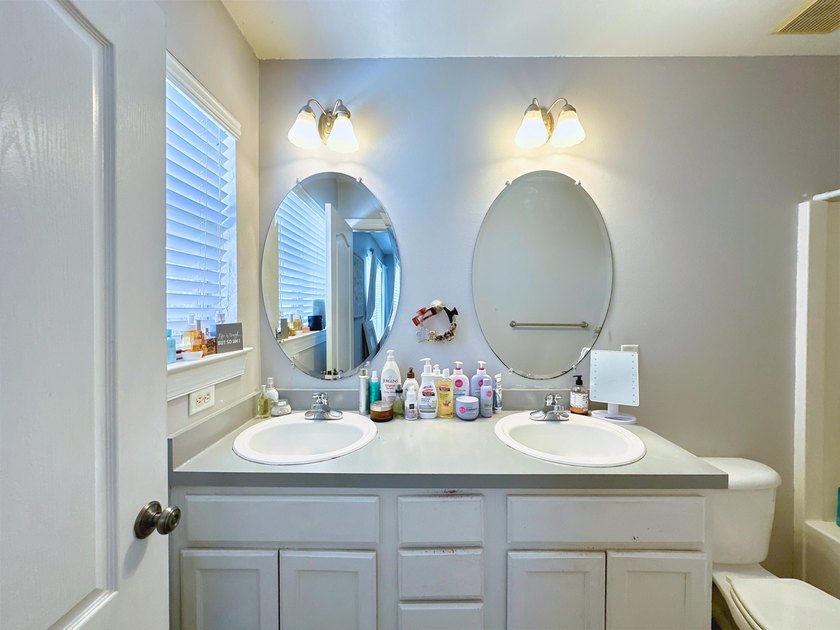 Located just off Main Street in Destin - this 3 bed, 2 bath - photo 25