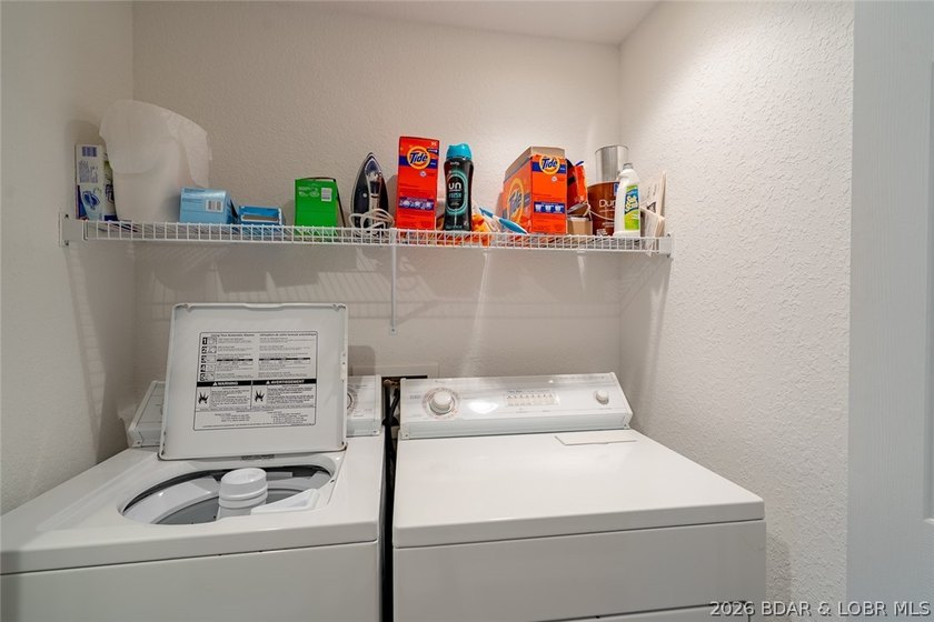 This top-floor Lazy Days condo shows like brand new and is being - photo 27