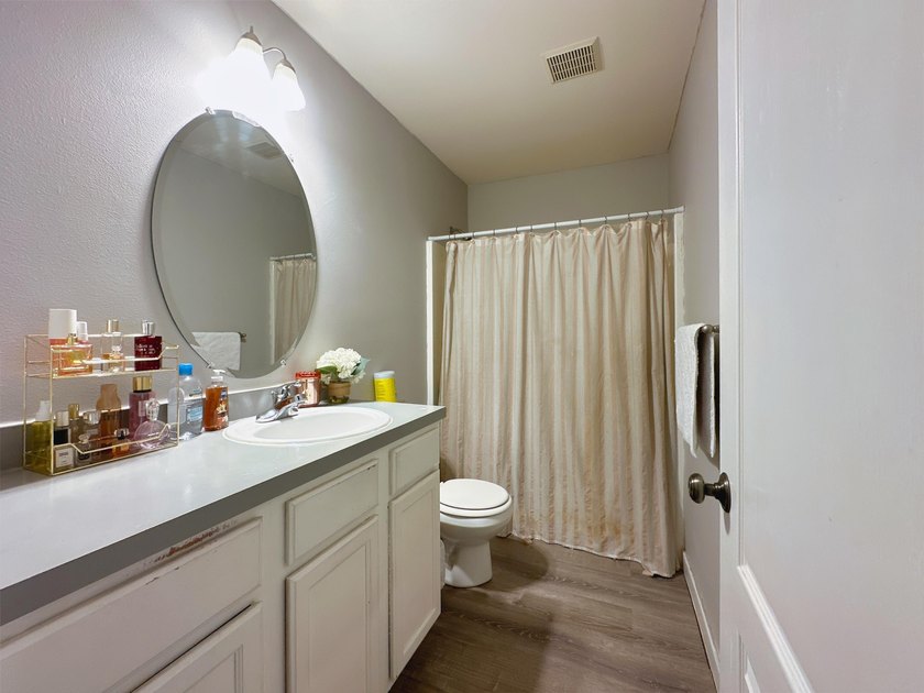 Located just off Main Street in Destin - this 3 bed, 2 bath - photo 31