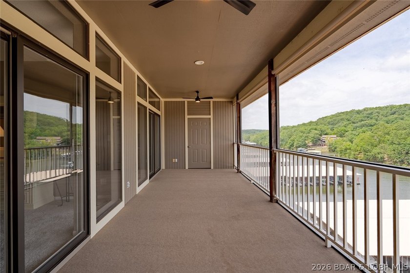 This top-floor Lazy Days condo shows like brand new and is being - photo 33