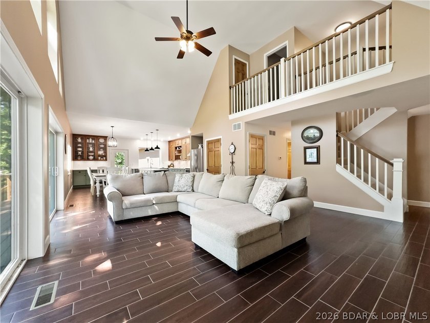 EXTREMELY MOTIVATED SELLER. Nearly flat lakefront yard, acreage - photo 7