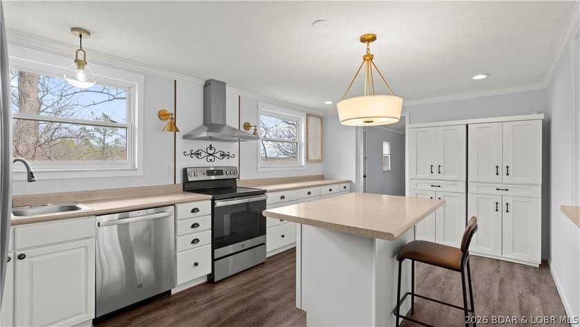 Welcome to this spacious 5-bedroom, 2-bath home in the Malibu - photo 2