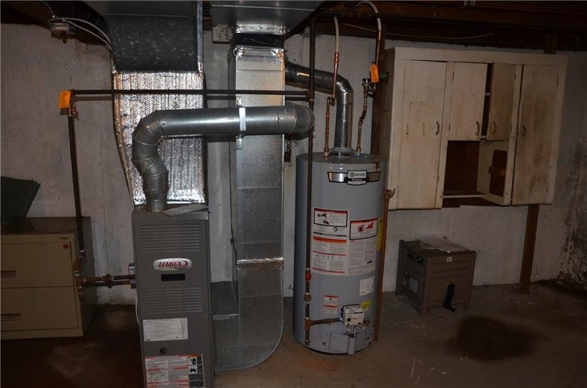 Perfect for investors and handy folks alike, this one-level - photo 20