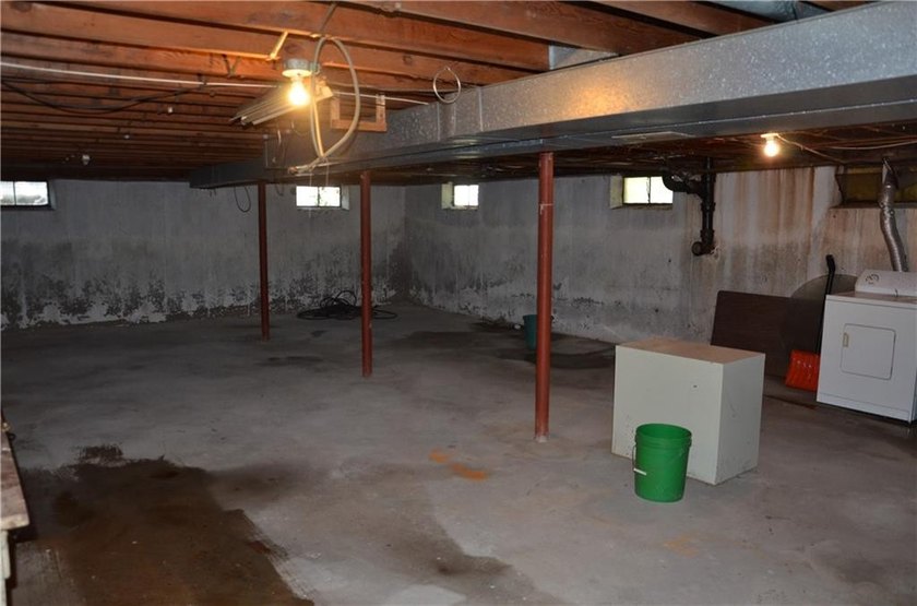 Perfect for investors and handy folks alike, this one-level - photo 21