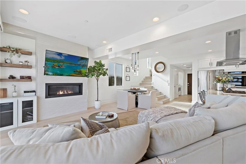 Located in the heart of Corona del Mar Village, this home - photo 16