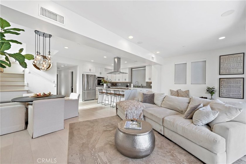 Located in the heart of Corona del Mar Village, this home - photo 17