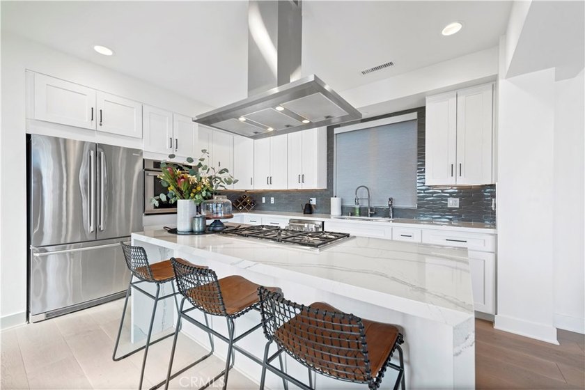 Located in the heart of Corona del Mar Village, this home - photo 22