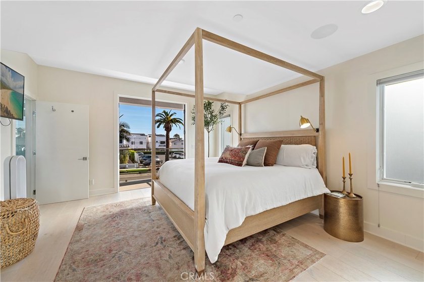 Located in the heart of Corona del Mar Village, this home - photo 34