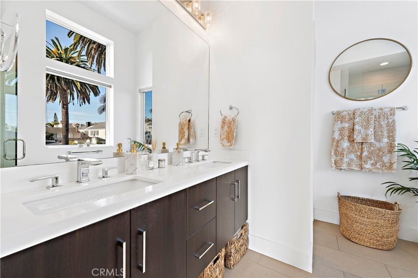 Located in the heart of Corona del Mar Village, this home - photo 37