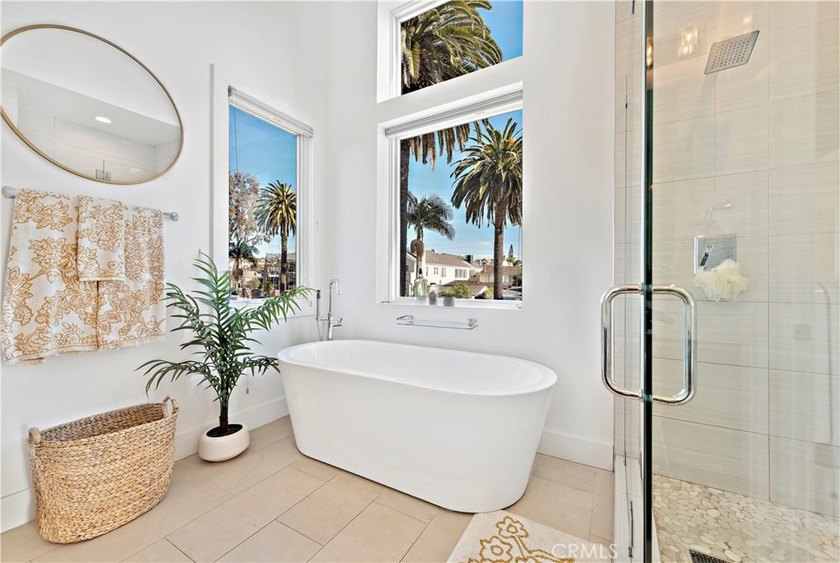 Located in the heart of Corona del Mar Village, this home - photo 38
