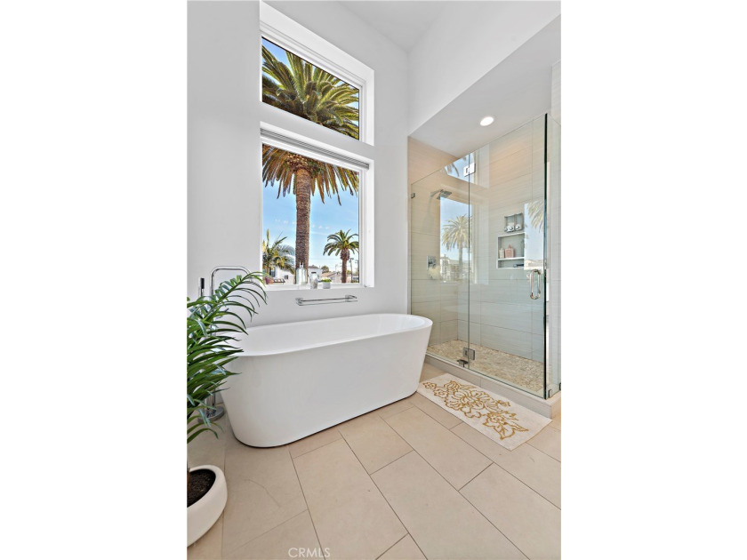 Located in the heart of Corona del Mar Village, this home - photo 40