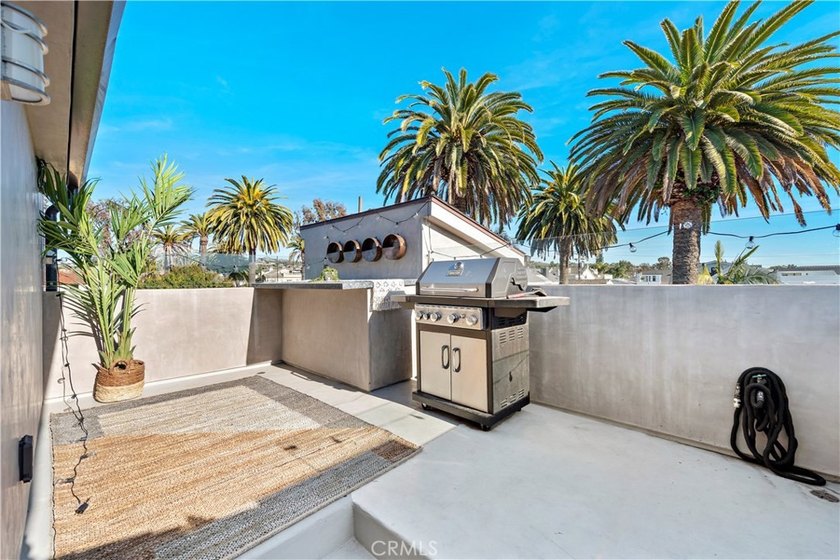 Located in the heart of Corona del Mar Village, this home - photo 48