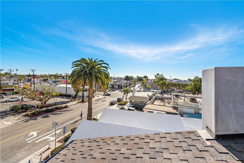 Located in the heart of Corona del Mar Village, this home - photo 50