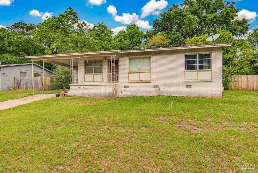 3-bedroom, 1-bath concrete block home in Crescent Lake. Features - photo 3