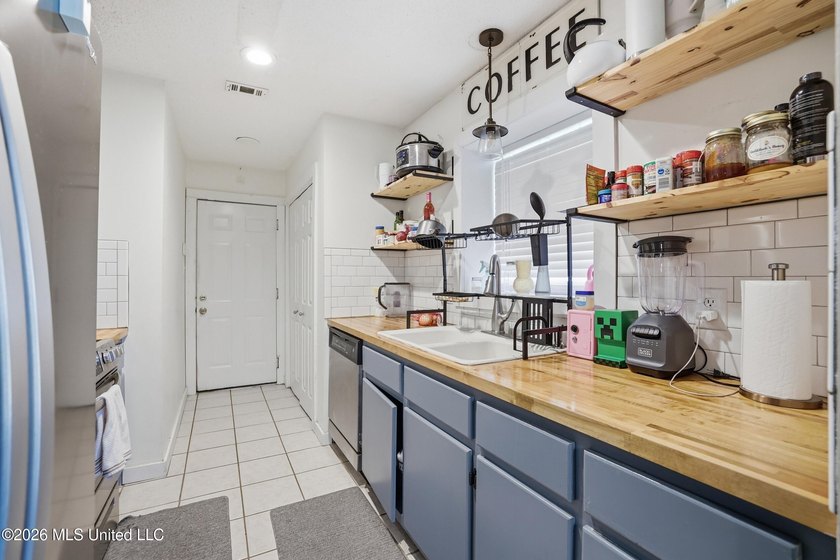 Welcome to your beautifully updated 3-bedroom, 2-bathroom home - photo 12