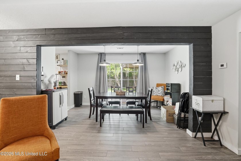 Welcome to your beautifully updated 3-bedroom, 2-bathroom home - photo 13