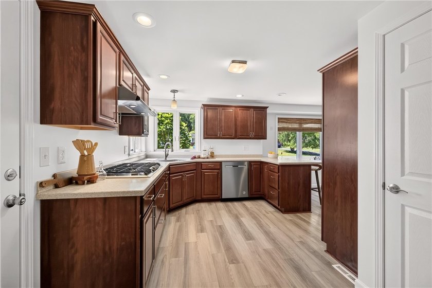 Welcome to 490 Van Voorhis Ave! Offered for the first time in - photo 18