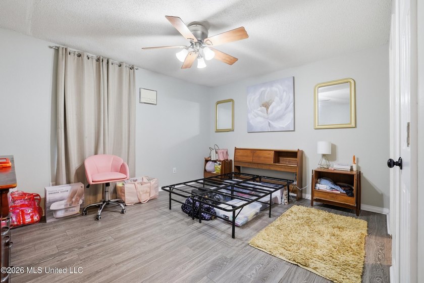 Welcome to your beautifully updated 3-bedroom, 2-bathroom home - photo 18
