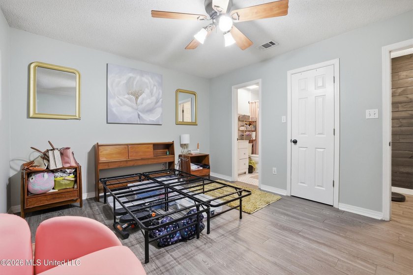 Welcome to your beautifully updated 3-bedroom, 2-bathroom home - photo 19