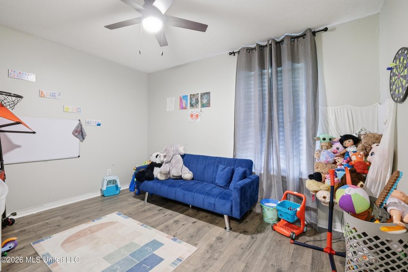 Welcome to your beautifully updated 3-bedroom, 2-bathroom home - photo 23