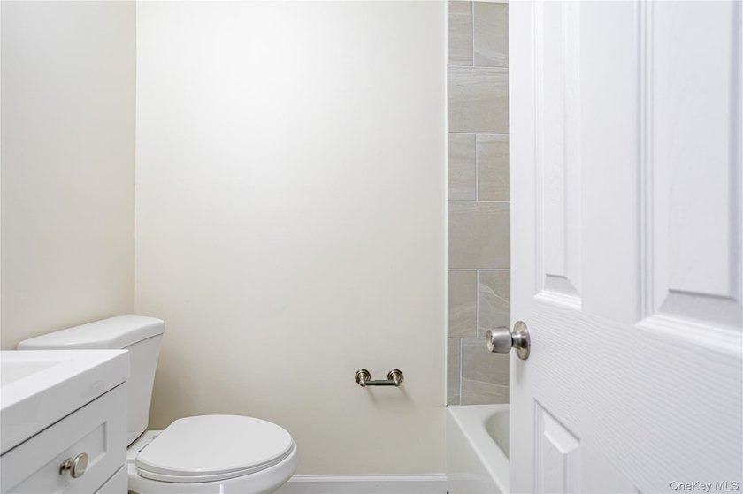 Move right into this three-bedroom, 2.5-bath townhouse with a - photo 17