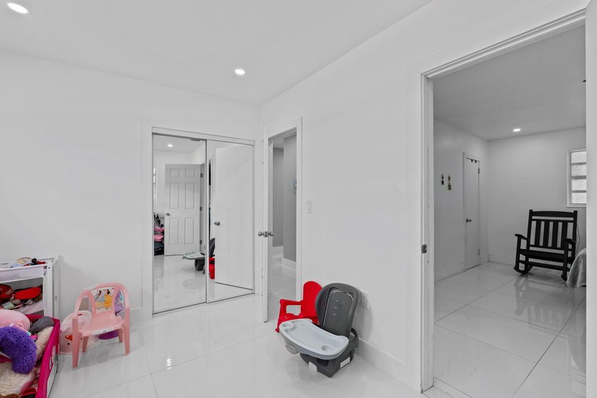 Discover this beautifully maintained 4-bedroom, 2-bathroom - photo 17