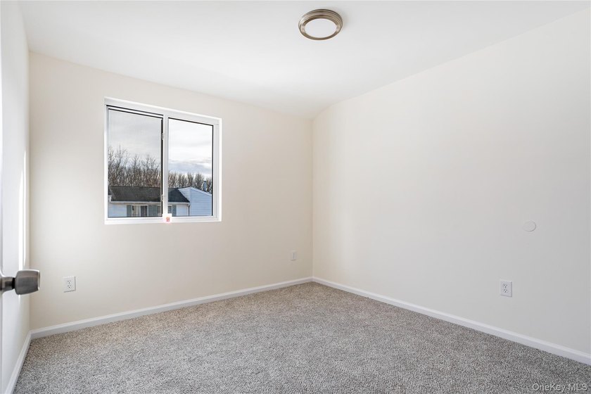 Move right into this three-bedroom, 2.5-bath townhouse with a - photo 18